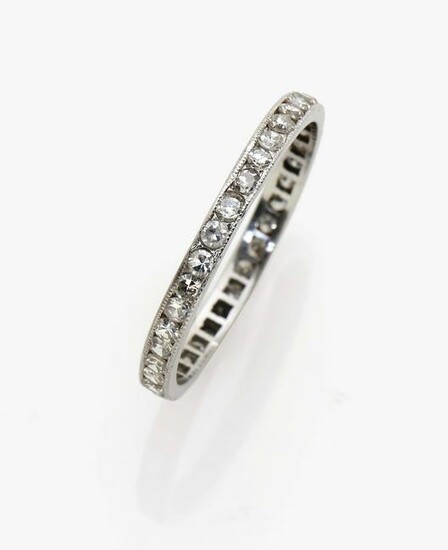 A memory ring with diamonds