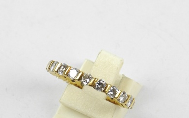 ALLIANCE américaine en or jaune 750/1000e et 20 diamants d'environ 0.10 carats. Poids brut :...