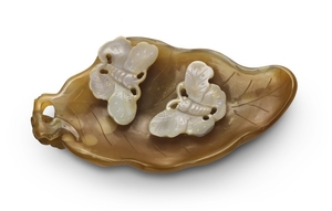 AN AGATE 'BUTTERFLY' WASHER QING DYNASTY, 19TH CENTURY