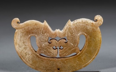 AN ANCIENT JADE DOUBLE-DRAGON CARVING PENDANT.