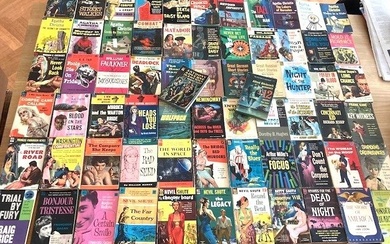 Agatha Christie, Roald Dahl, Erle Stanley Gardner, Brett Halliday, Ernest Hemingway, Françoise - Lot met 68 Dell-paperbacks (waarbij 3 ‘map backs’) - 1949-1964