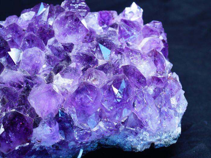 Amethyst (purple variety of quartz) Crystals on matrix - 21×14×7 cm - 2850 g - (1)