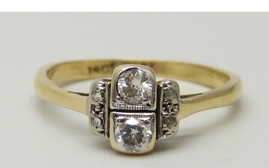 An 18ct gold and platinum set Art Deco six stone diamond rin...