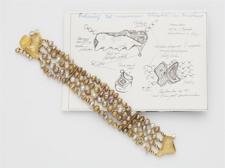 An 18k gold bracelet with Biwa pearls