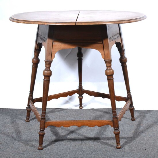 An Edwardian inlaid mahogany circular occasional table.
