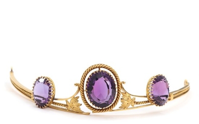 An amethyst tiara set with three faceted amethysts, mounted in 14k gold. L. 18 cm. Weight app. 27 g. C. 1900.