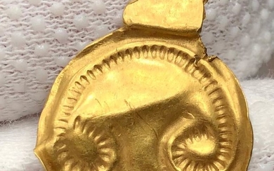 Ancient Greek, Hellenistic Gold Amulet-Pendant shaped as an Ionian Capitel.