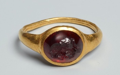 Ancient Roman Gold and Garnet Finger ring - 1.75 cm