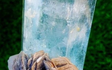 Aquamarine , Natural Aquamarine Crystal Muscovite Mica
