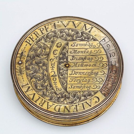 Augsburg, zilveren en deels vergulde snuifdoos met eeuwigdurende kalender, ca....