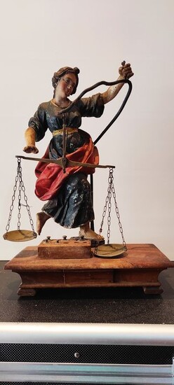 Balance or scale, Sculpture, Lady Justice - Alloy, Papier-mache, Plaster - Circa 1800 (the figure), the other elements late 19th century