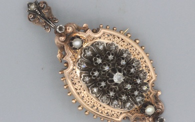Broche pendentif en or et argent d’époque Napoléon III sertie de diamants et de perles....
