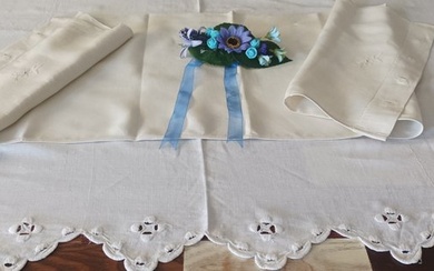 Charming sheet in the best linen from my grandparents' time with beautiful hand embroidery + - Bed sheet (2) - 220 cm - 180 cm