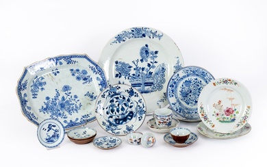 Chine, XVIIIe siècle Lot comprenant deux plats, cinq assiettes, deux pochons, un pochon et deux...