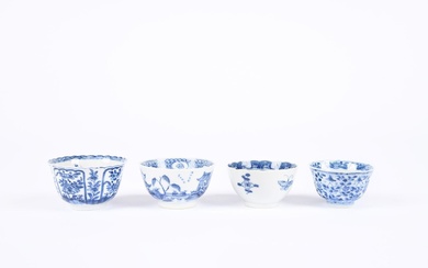 Chine, période Kangxi, XVIIIe siècle. Lot de quatre coupes en porcelaine bleu-blanc, dont une coupe...