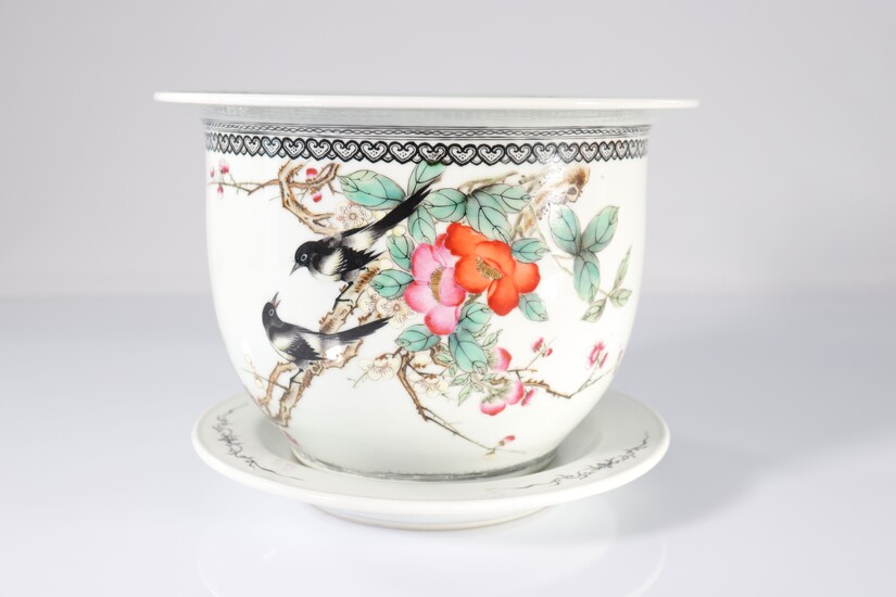 Chine vase et assiette en porcelaine d'époque république décor de pies et fleurs