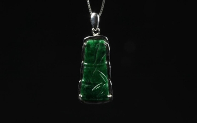 Chinese Necklace w Green Jadeite