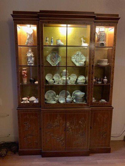 Chinese display case with hand-painted representations (Unique Copy) - Glass, Wood - China - mid 20th century