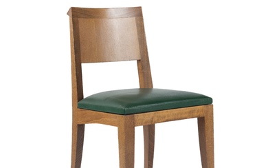 Christian LIAIGRE (1943- 2020) Une chaise En bois teinté, tapissées de cuir vert H :...