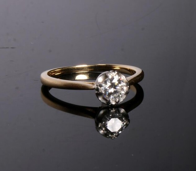 DIAMOND SOLITAIRE ENGAGEMENT RING