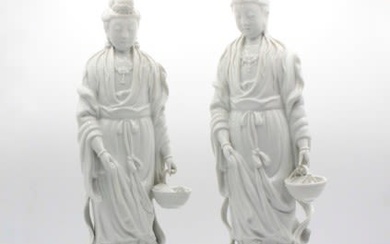 Due Guanyn in porcellana bianca