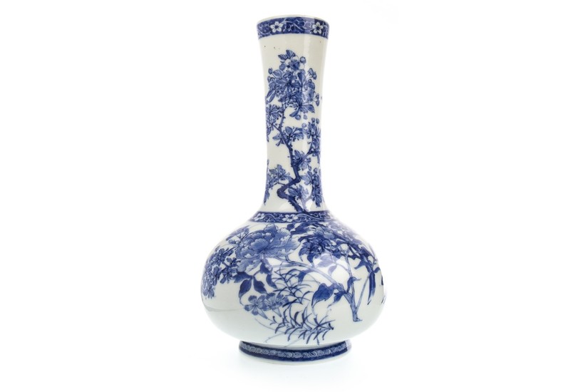 EARLY 20TH CENTURY CHINESE BLUE AND WHITE