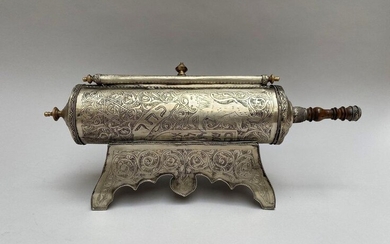 Esther scroll box in chiselled silvery metal