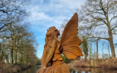 Figurine - A kneeling fairy - Iron (cast/wrought)
