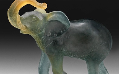 Figurine d'éléphant de Daum Représentation en pied d'un éléphant d'Afrique avec la trompe levée. Pâte-de-cristal...
