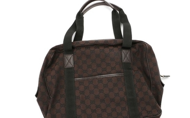 Gucci: A laptop bag made of dark brown monogram fabric, two handles, a pocket on the outside and a compartment with two pockets.