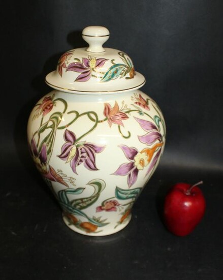 Hungarian Zsolnay painted porcelain ginger jar