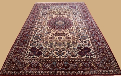 Isphahan - Carpet - 315 cm - 197 cm