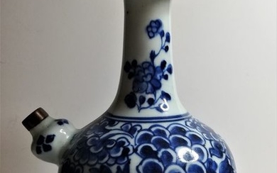 Kendi (1) - Blue and white - Porcelain - Flowers - China - Qianlong (1736-1795)