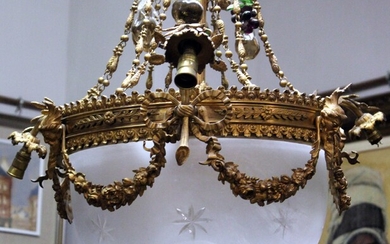 Lampadario a quattro luci in bronzo dorato, campana in cristallo, stelo con particolari in marmo, altezza 100 cm, XX secolo, (difetti).