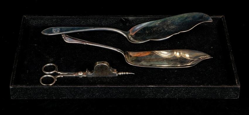 (Lot of 2) Sterling fish servers: one by Shreve with