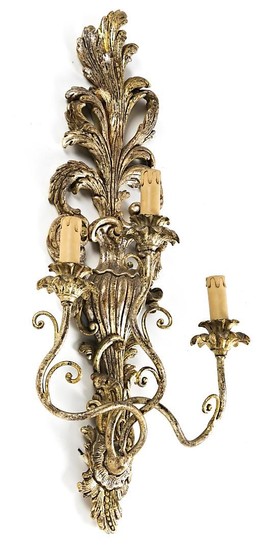 Louis XV style wall lamp in gilt wood and iron in the taste of Pierre Lottier, circa 1950.