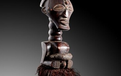 Magical power figure - Wood, copper nails, copper tips, rotang, lizard skin, horn - Nkisi - Songye - D.R.C.