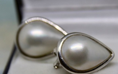 Maker's marks - 14 kt. White gold - Earrings South sea Mabé parels ca. 18x13mm - Omega locks