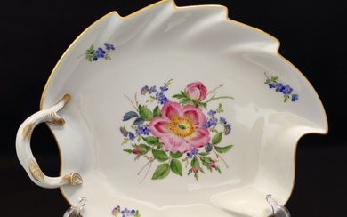 Meissen - Dish - Blattschale/Konfektblatt 22,5x19,0x5,7 cm Blumenmalerei mit Goldrand Neuer Ausschnitt - Porcelain