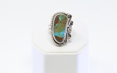 Native America Navajo Sterling Silver Kingman Turquoise Ring By Virginia Hinio.