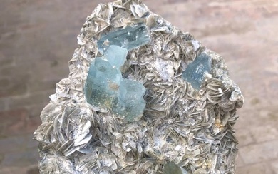Natural Aquamarine Crystals With Muscovite Mica Combine Specimen - Height: 134 mm - Width: 130 mm- 1350 g - (1)