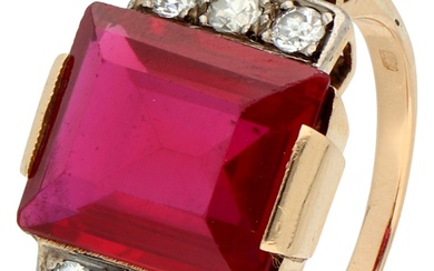 No Reserve - 14K roségouden Art Deco-stijl ring bezet met Verneuil robijn en oud slijpsel diamant.