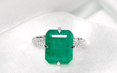 No Reserve Price-6.73 Ct Natural Green Emerald & 0.36 Ct Diamonds - 14 kt. White gold - Ring Emerald - Diamonds, IGI Certified