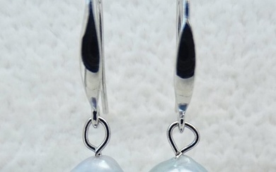 No Reserve Price - Akoya Pearls, Natural Blue, Drop Shape, 7.08 X 7.7 mm and 7.25 X 7.5 mm - 18 kt. White gold - Earrings