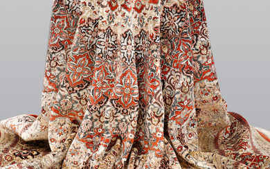 ORIENT CARPET. Round oriental silk carpet, silk warp, 250 cm in diameter.
