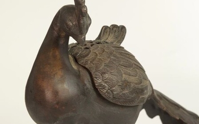 Okimono (1) - Bronze - Ancient peacock bronze incense burner - Japan - Meiji period (1868-1912)