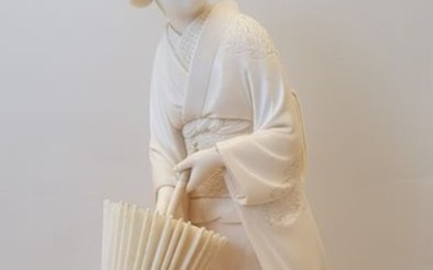 Okimono - Elephant ivory - Geisha with parasol - Japan - Late 19th century (Meiji period)