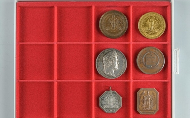 Parlementaires, Chambre des Pairs, Conseil des Anciens. Lot de 6 médailles (2 en argent, 1...