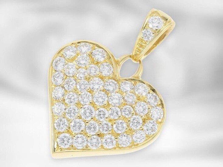 Pendant: decorative brilliant lant heart pendant, a total of approx. 1.9ct diamonds of finest quality, 18K yellow gold