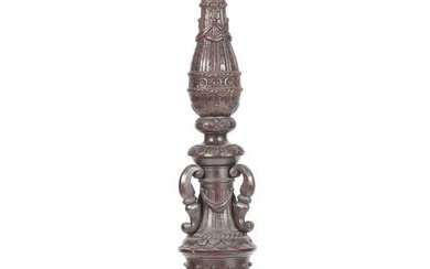 Pied de lampe de parquet en bois mouluré... - Lot 225 - Vasari Auction